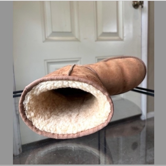 UGG Classic Short II Pull-On Suede Boots in Chestnut EUC/sz 9 - Picture 8 of 12